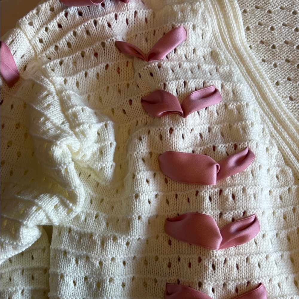 Elegant Cream Cardigan with Pink Ribbon Accents - Picture 4 of 9